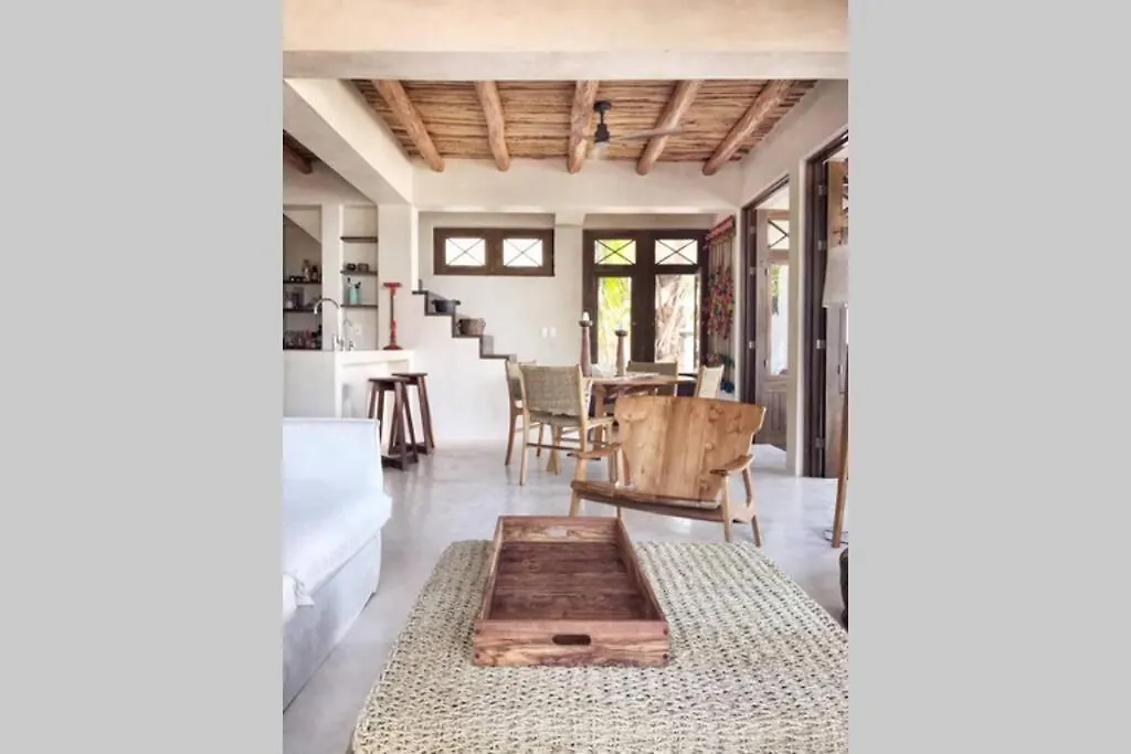 ホルボックス島 Casa Acaciaヴィラ